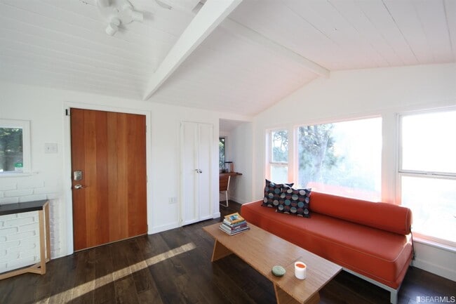 Building Photo - 96 Corona Way
