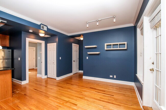 Building Photo - 2237.5 N Lincoln Ave