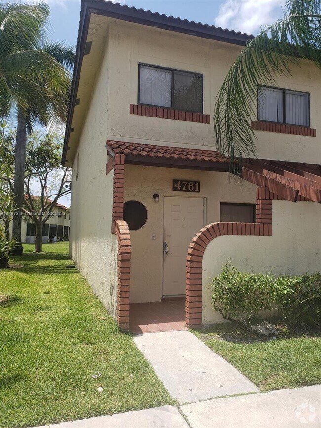 Sunblest Townhomes Apartments under 3,000 Sunrise, FL 1 Rentals