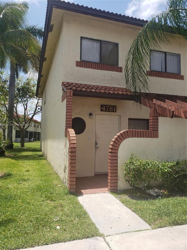 4761 N Pine Island Rd, Sunrise, FL 33351 Townhome Rentals in Sunrise