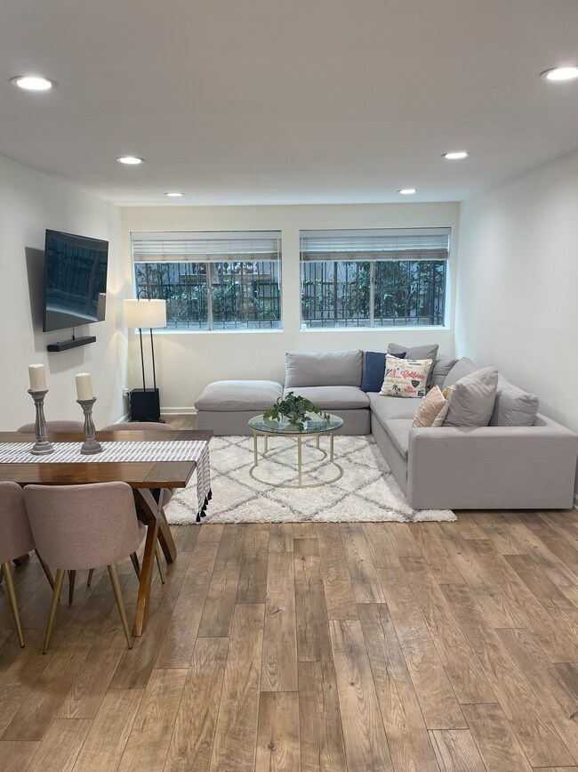 Foto del edificio - 532 N Rossmore Ave