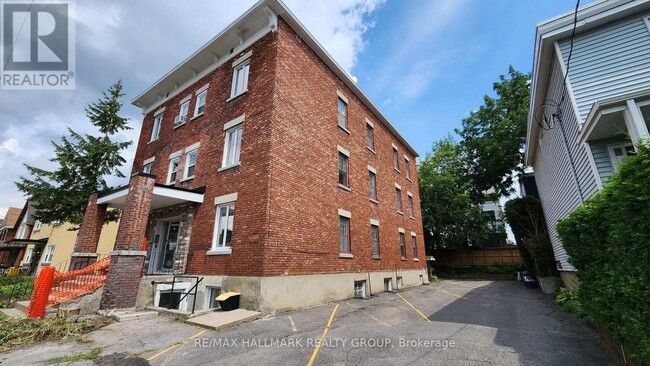 Building Photo - 125 Glenora St