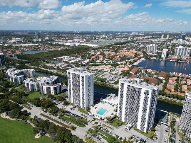 Building Photo - 3675 N Country Club Dr