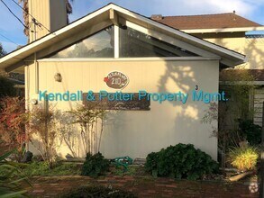 Building Photo - 210 Alturas Way