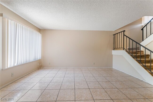 Foto del edificio - 1693 E Rochelle Ave