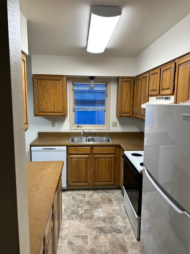 Kitchen - 1124 Orca St