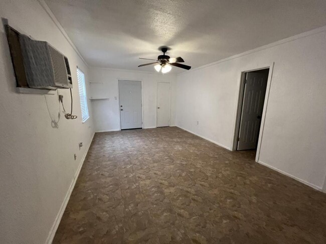 Building Photo - 302 W Valley Rd