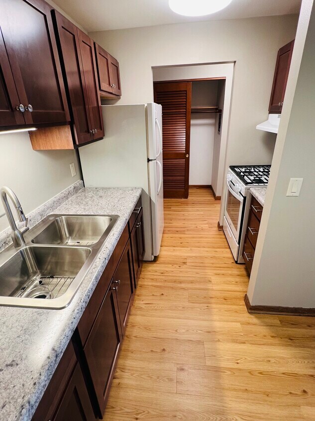 Primary Photo - 2020 Wisconsin St