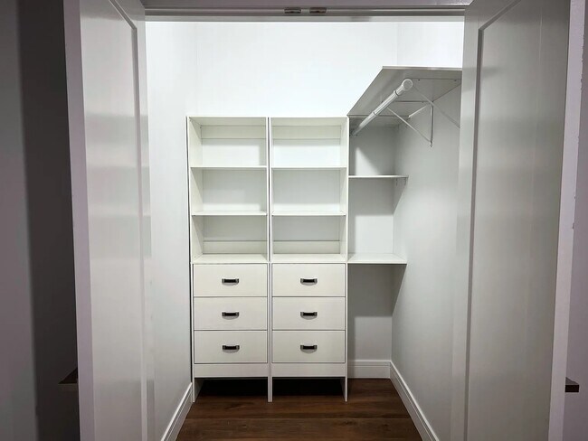 Foto del edificio - 1924 W Grand Ave