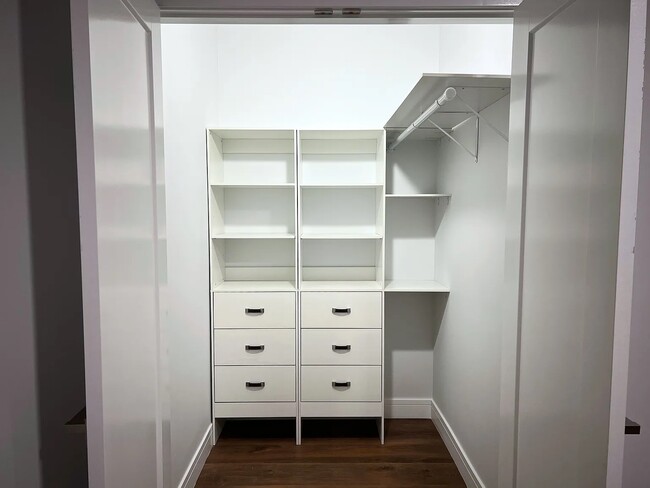 Building Photo - 1924 W Grand Ave