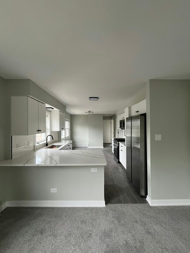 Building Photo - 278 N Oaklawn Ave