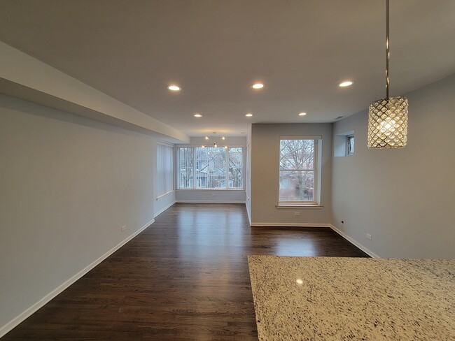 Building Photo - 4844 N Spaulding Ave