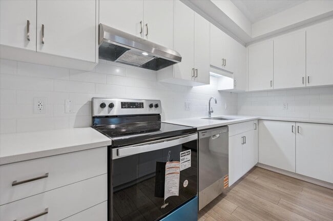 Building Photo - 61 Reverie Way