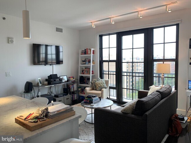Foto del edificio - 1011 M St NW