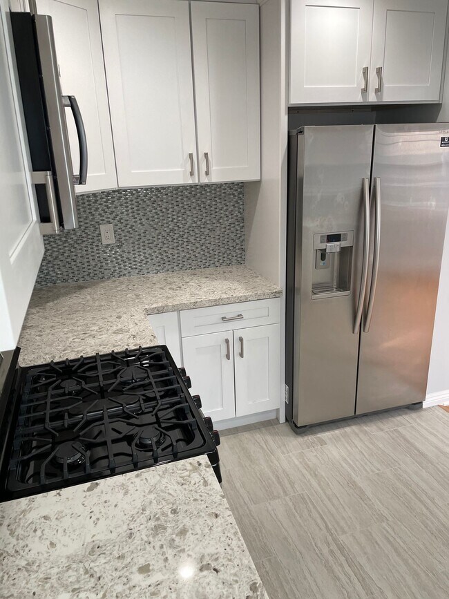 Foto del edificio - 1427 N Laurel Ave