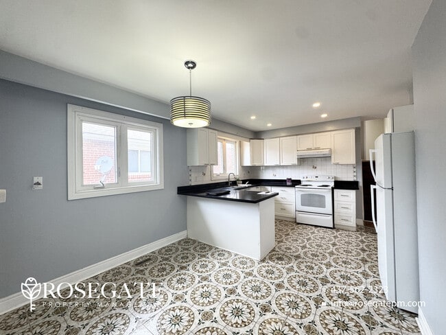 Building Photo - Spacious 3-Bedroom Main Level Apartment with Private Balcony – Brampton