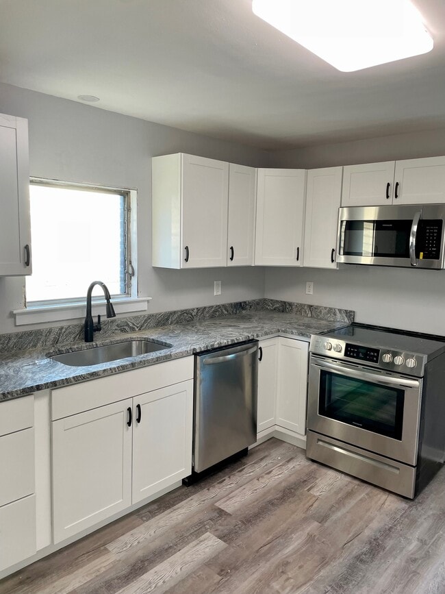 Building Photo - 11 N Colonial Dr