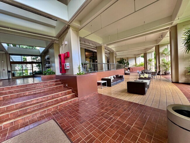 Building Photo - 2333 Kapiolani Blvd