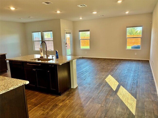 Foto del edificio - 127 Snapdragon Ln