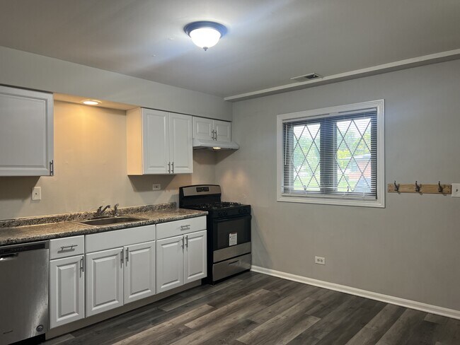 Foto del edificio - 389 N Wood Dale Rd