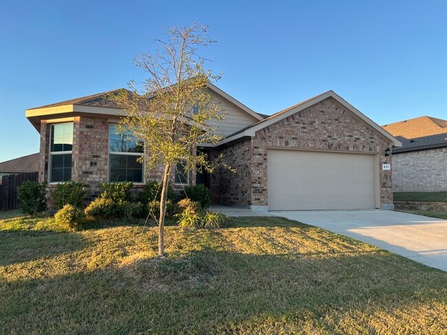 Foto del edificio - 811 Wolf Creek Dr