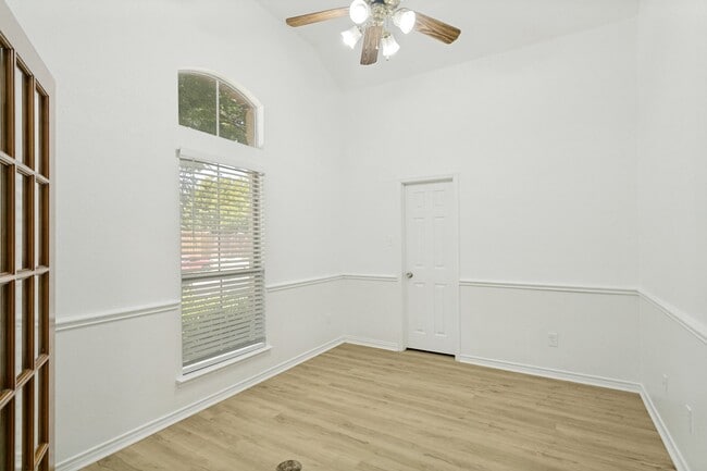Building Photo - 1745 Woodstream Ln