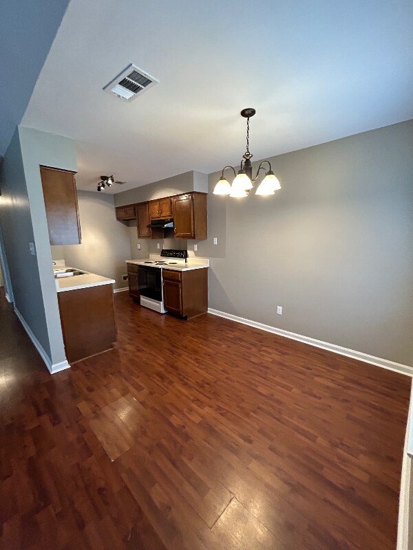 Foto del edificio - 6608 Sungate Dr S