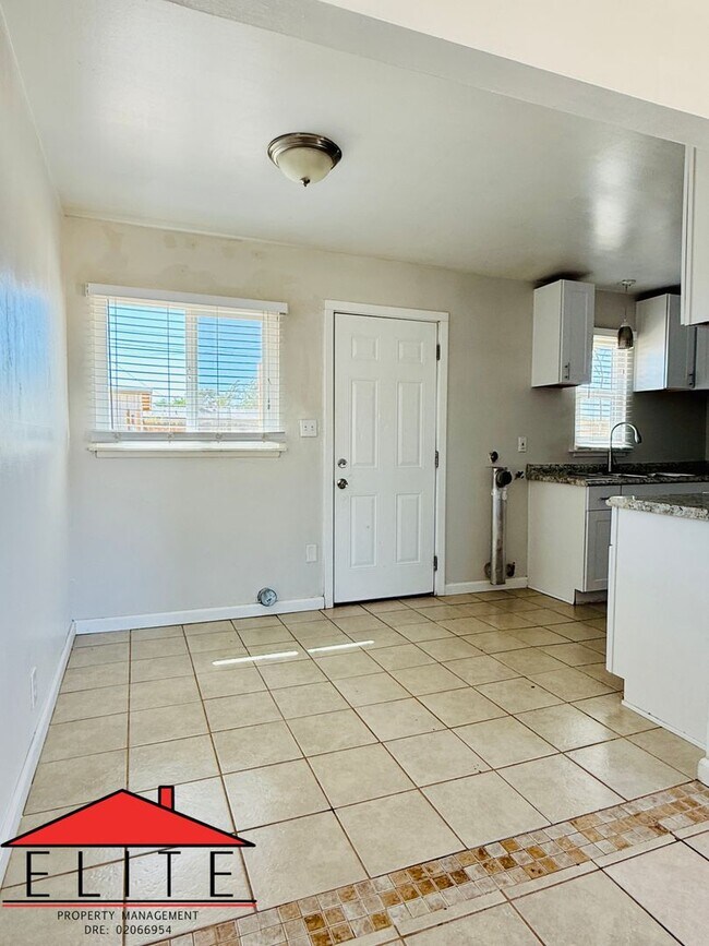 Building Photo - AVAILABLE NOW!!!