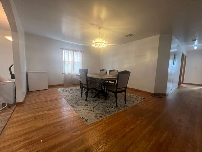 Building Photo - 644 Summer St