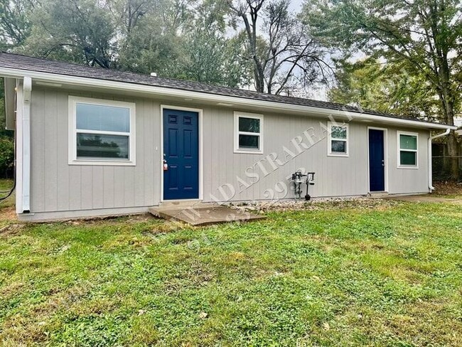 Building Photo - Like New 2 Bed 1 Bath Duplex in Grandview-Available NOW!!