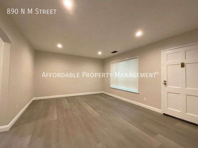 Foto del edificio - 890 N M St