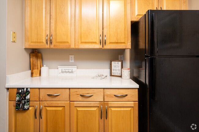 2BR, 2BA - 1,050SF - Kitchen - ReNew Belcamp