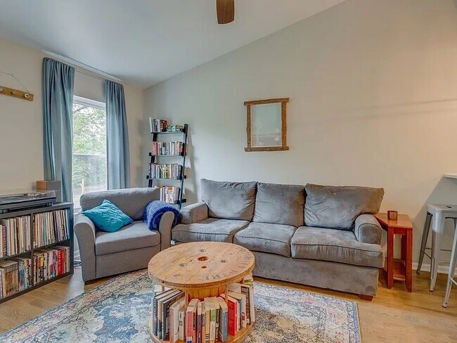 Foto del edificio - 2312 Hidden Terrace Ct