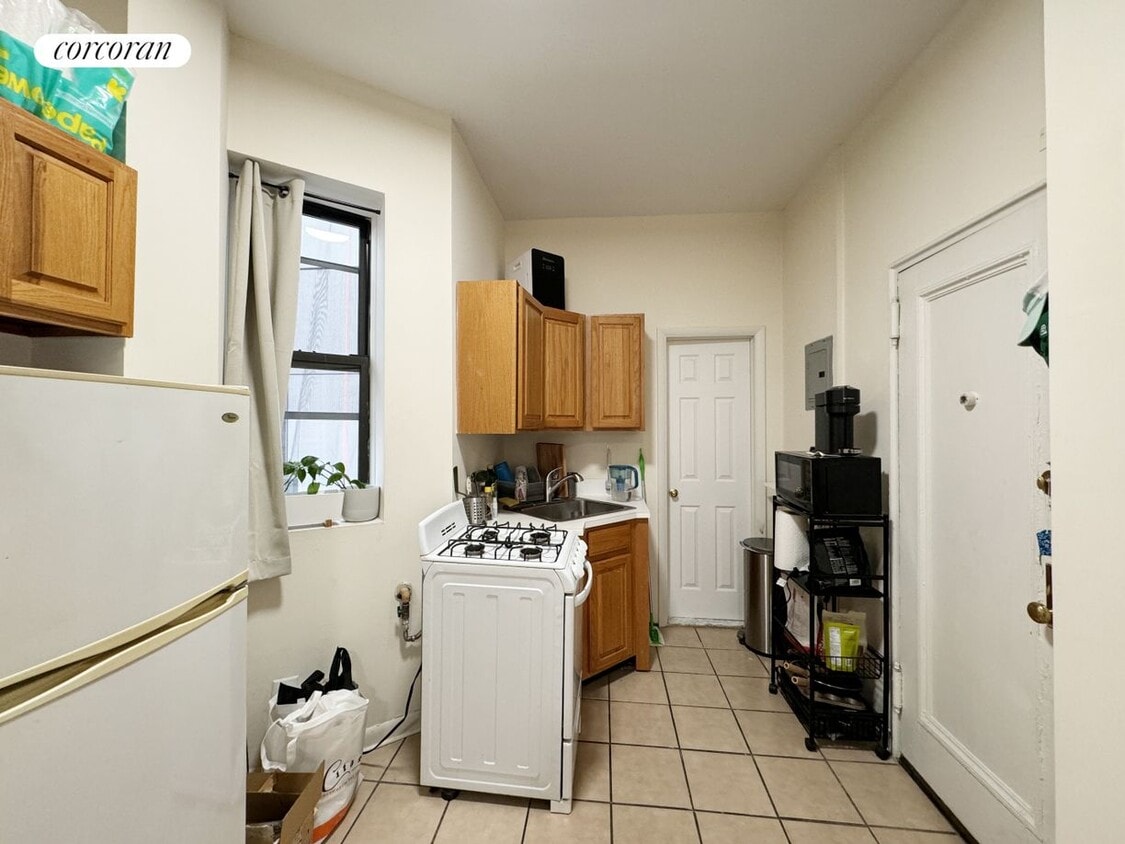 Building Photo - 439 E 74th St