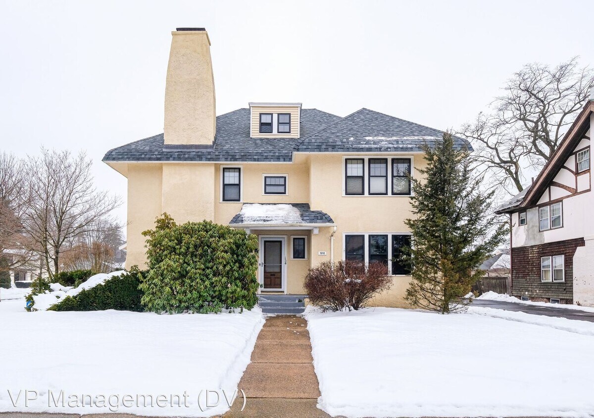 Primary Photo - 5 br, 3.5 bath House - 134 Forest Park Ave