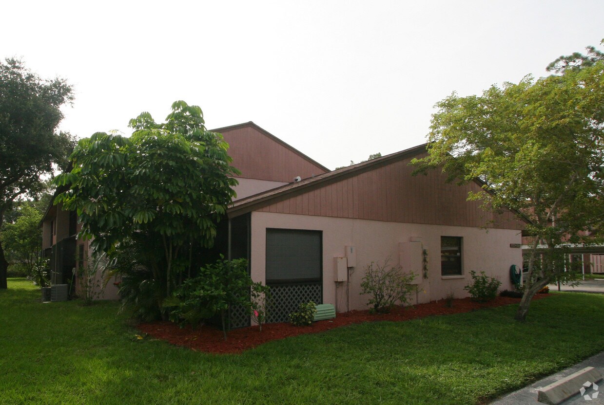 Building Photo - 5733-5749 Summer Side Ln