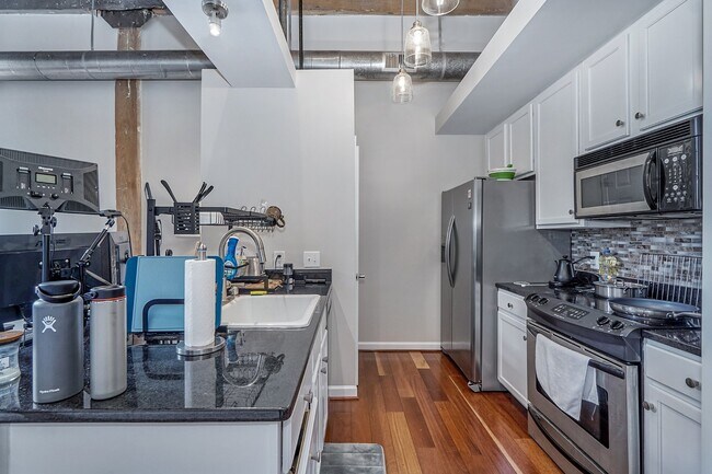 Building Photo - 815 Porter St