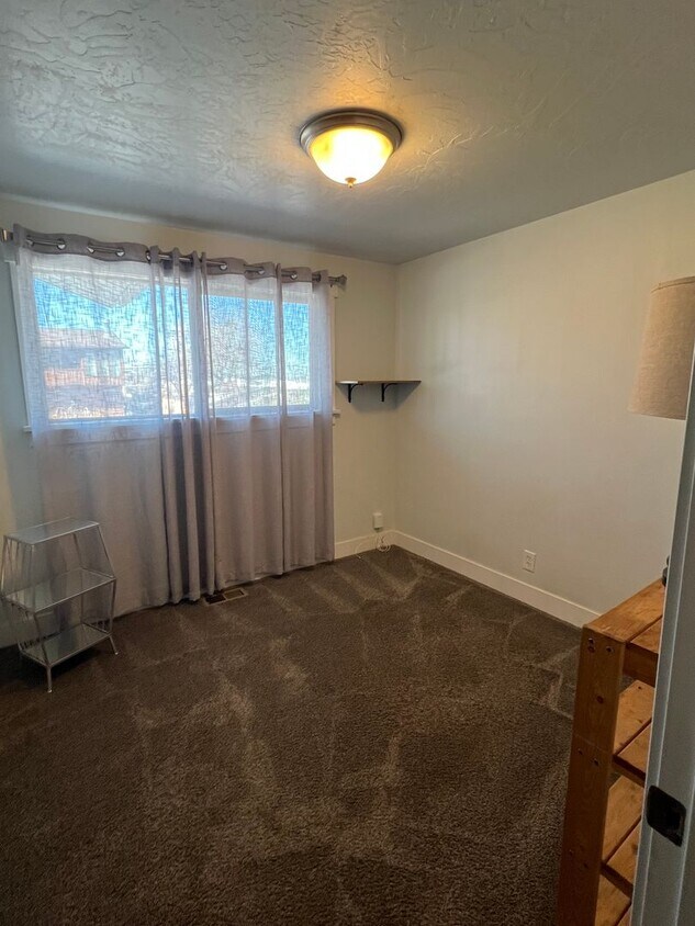 Building Photo - Beautiful Renovated Home