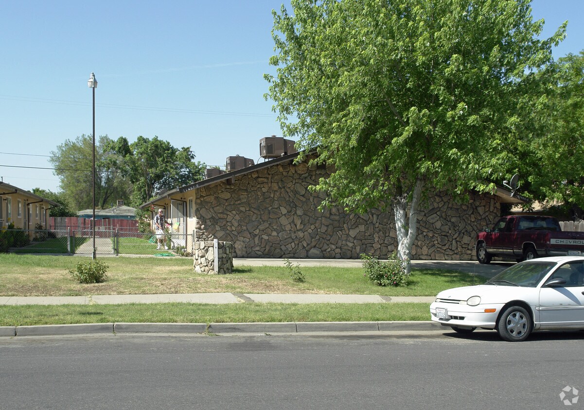 Primary Photo - 1140 W 12th St