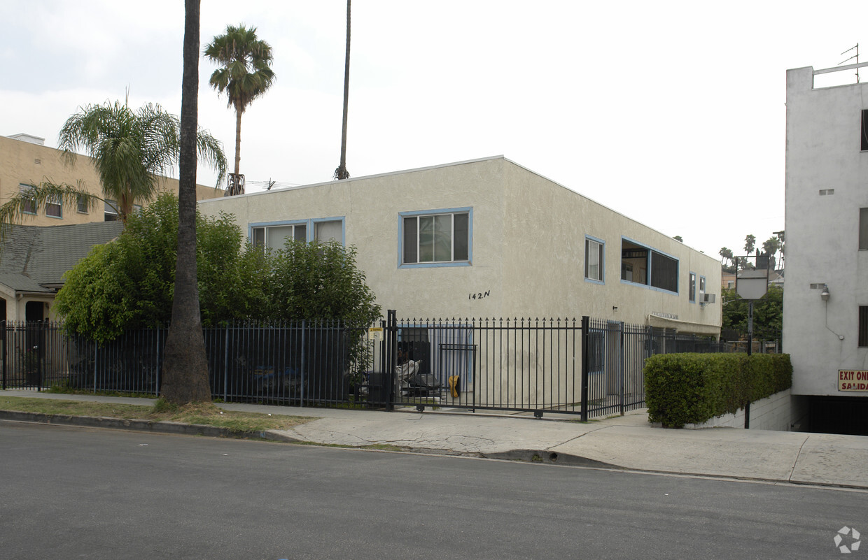Primary Photo - 142 N Alexandria Ave