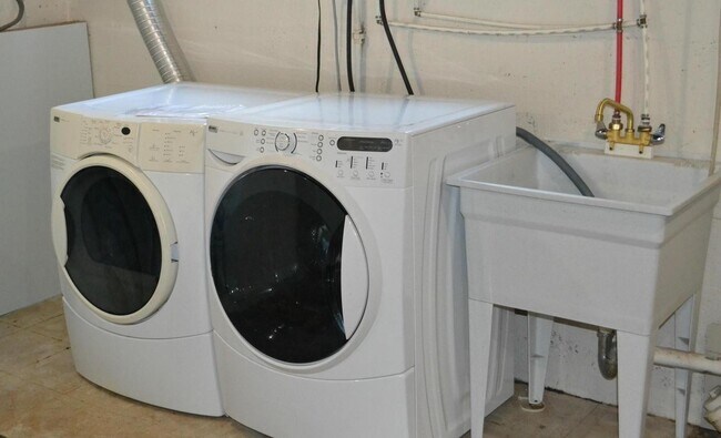 Foto del edificio - 7034 Dunbar Rd