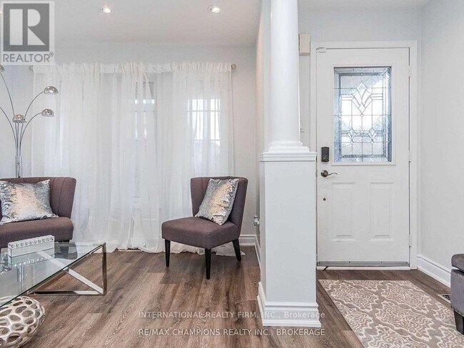 Building Photo - 49 Convoy Crescent