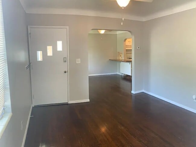 Photo - 4930 14th Ave S (Gulfport, FL) Apartment