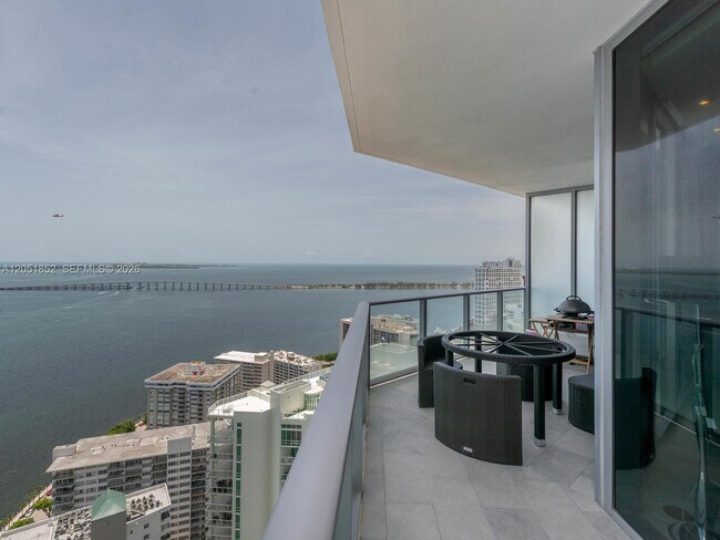Foto del edificio - 1300 Brickell Bay Dr