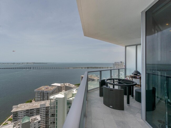 Building Photo - 1300 Brickell Bay Dr