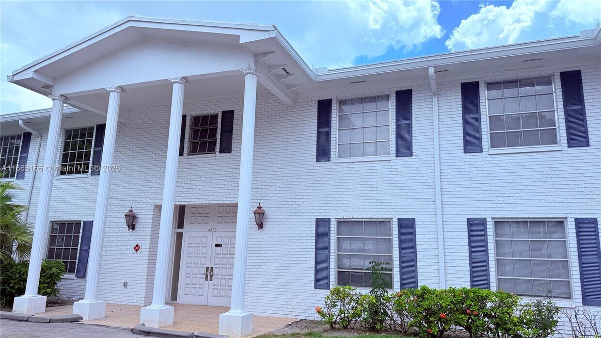 Foto principal - 6800 NE 22nd Way