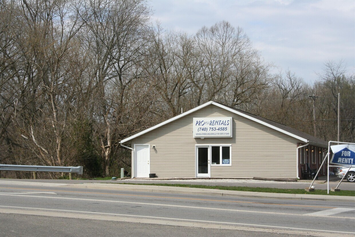 1393 E Canal St Unit 1393 4, Nelsonville, OH 45764 Apartment for