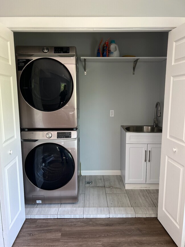 Foto del edificio - 74 Western Ave