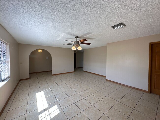 Foto del edificio - BEAUTIFUL 3/2 Home in Deltona !!