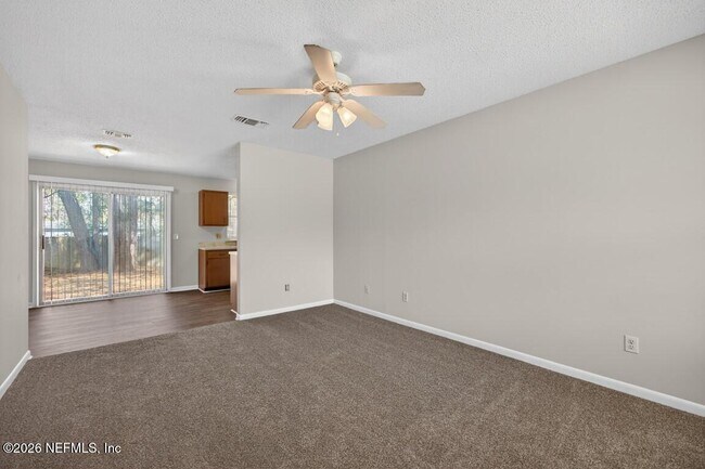 Foto del edificio - 5033 Yearling Ln